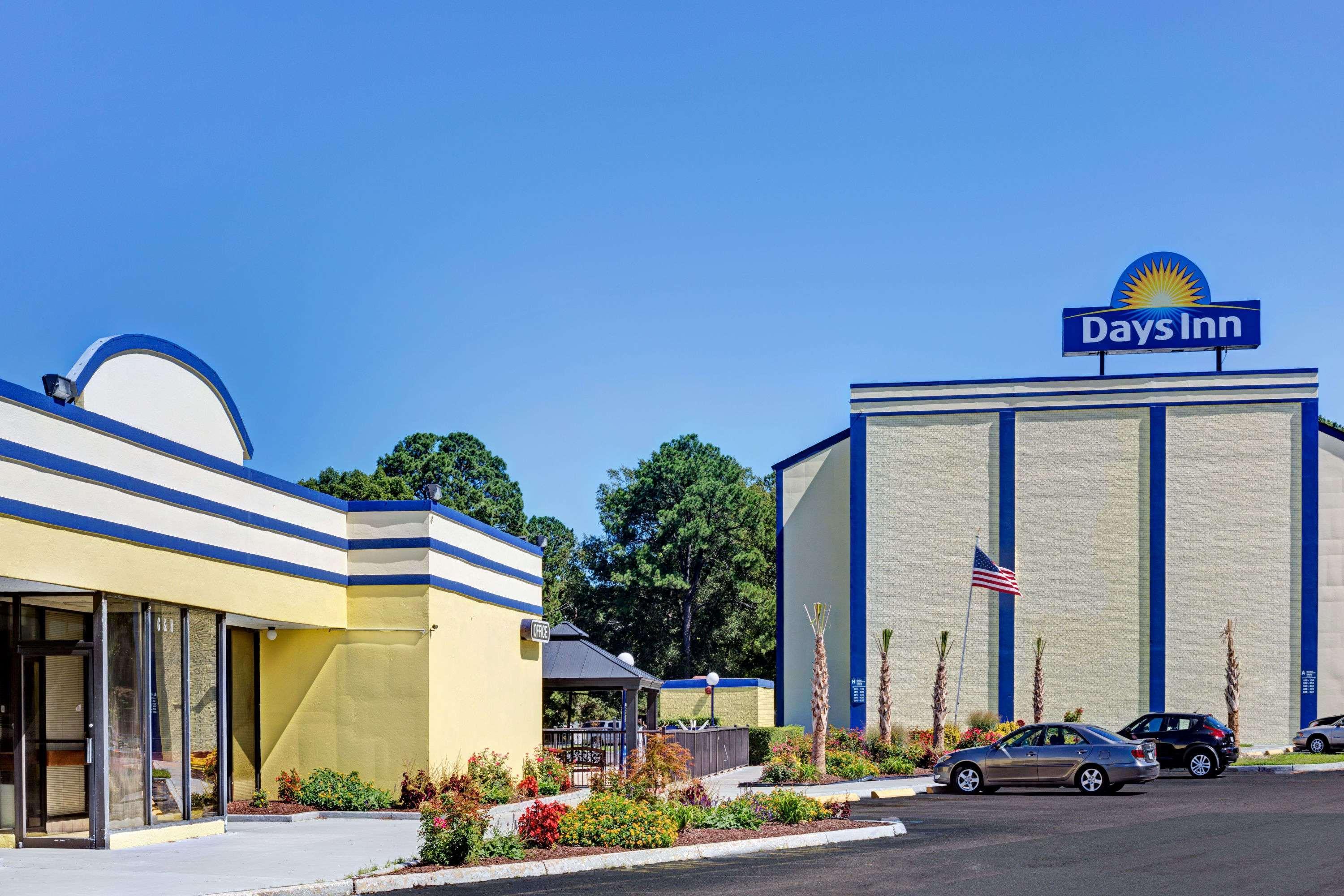 Days Inn By Wyndham Norfolk Military Circle Exterior photo