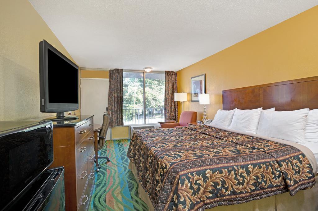 Days Inn By Wyndham Norfolk Military Circle Exterior photo